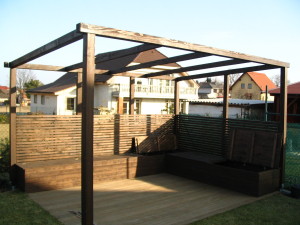 Pergola s lavicí a úložným prostorem